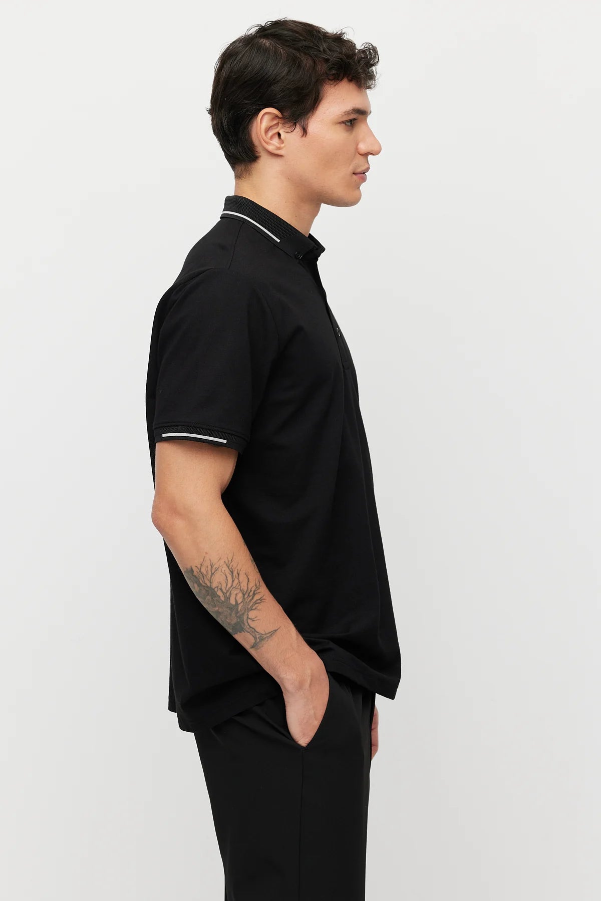 Men's Button-Down Collar T-shirt with Contrasting Color Details