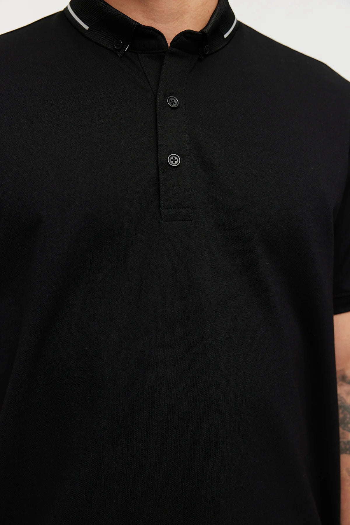 Men's Button-Down Collar T-shirt with Contrasting Color Details
