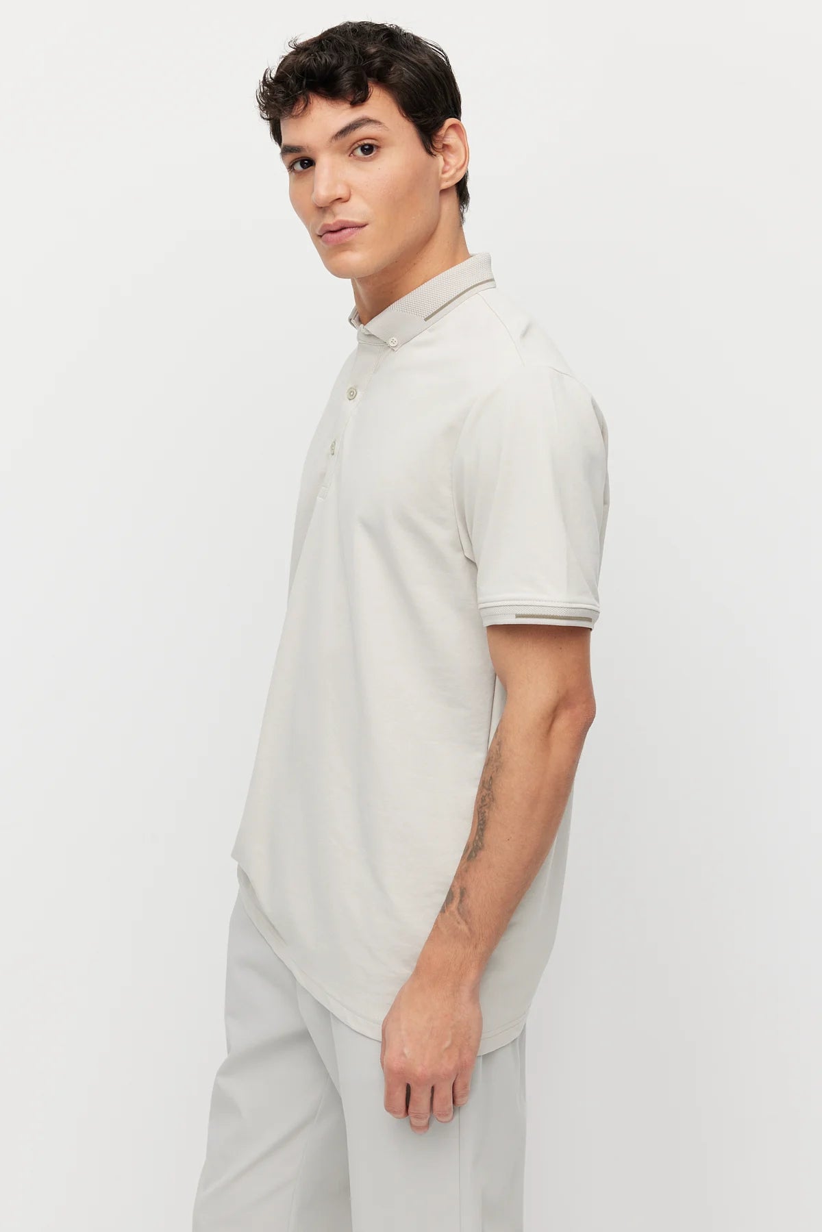 Men's Button-Down Collar T-shirt with Contrasting Color Details