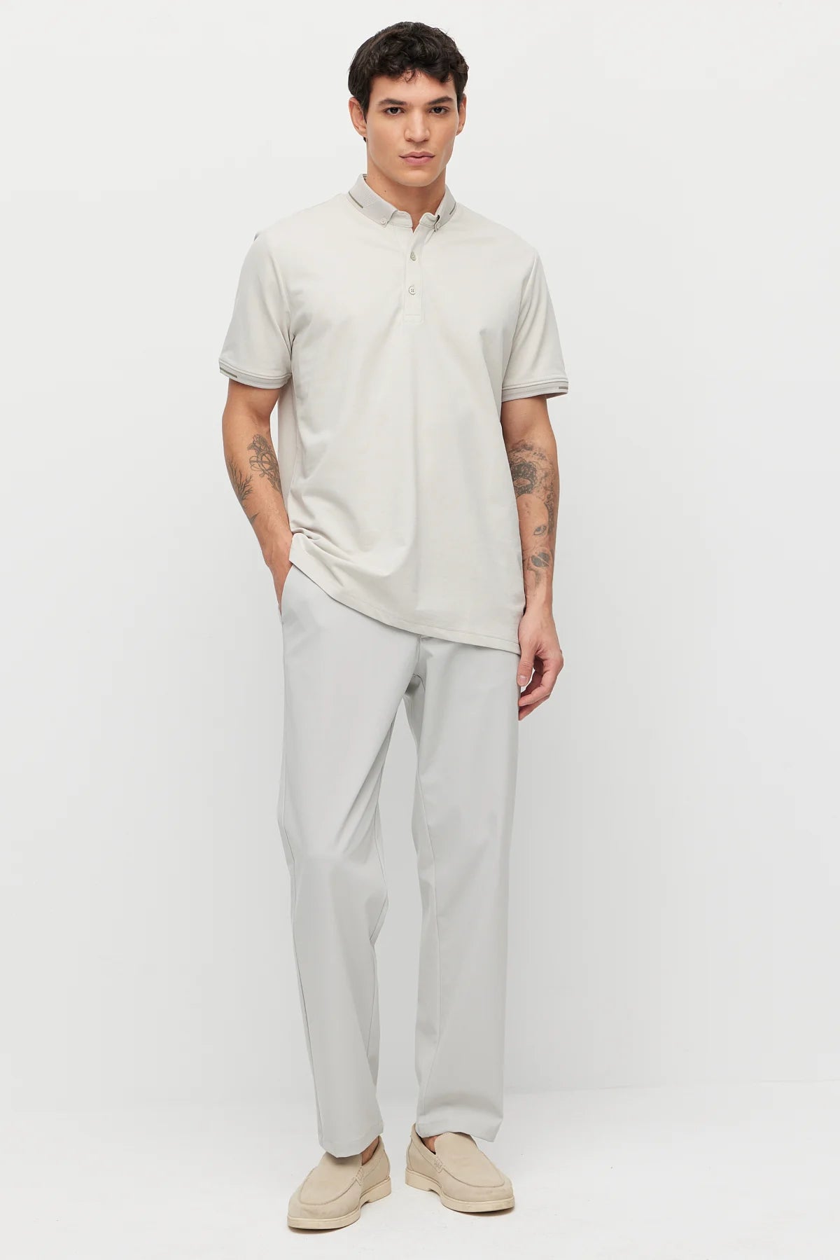 Men's Button-Down Collar T-shirt with Contrasting Color Details