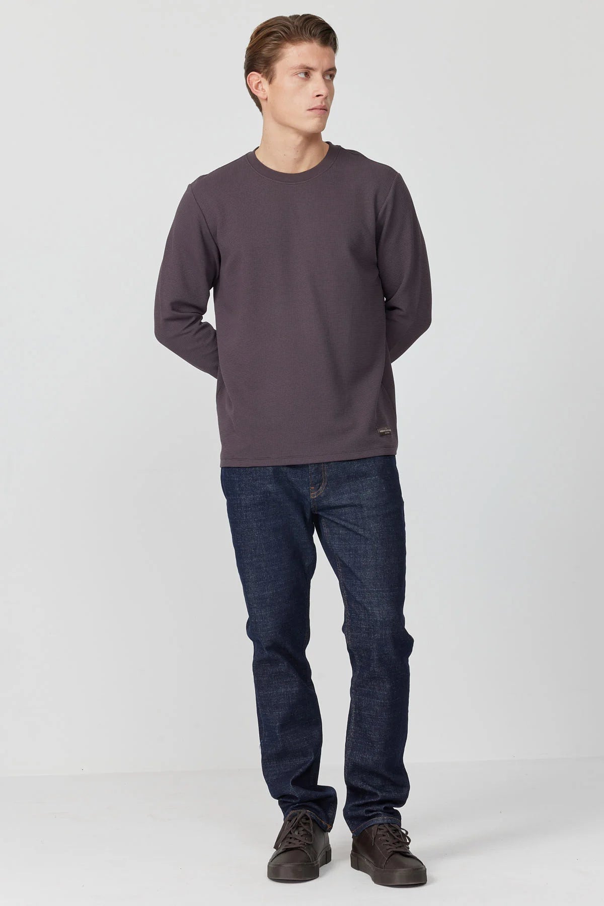 سویتشێرتێکی بنەڕەتی پیاوان