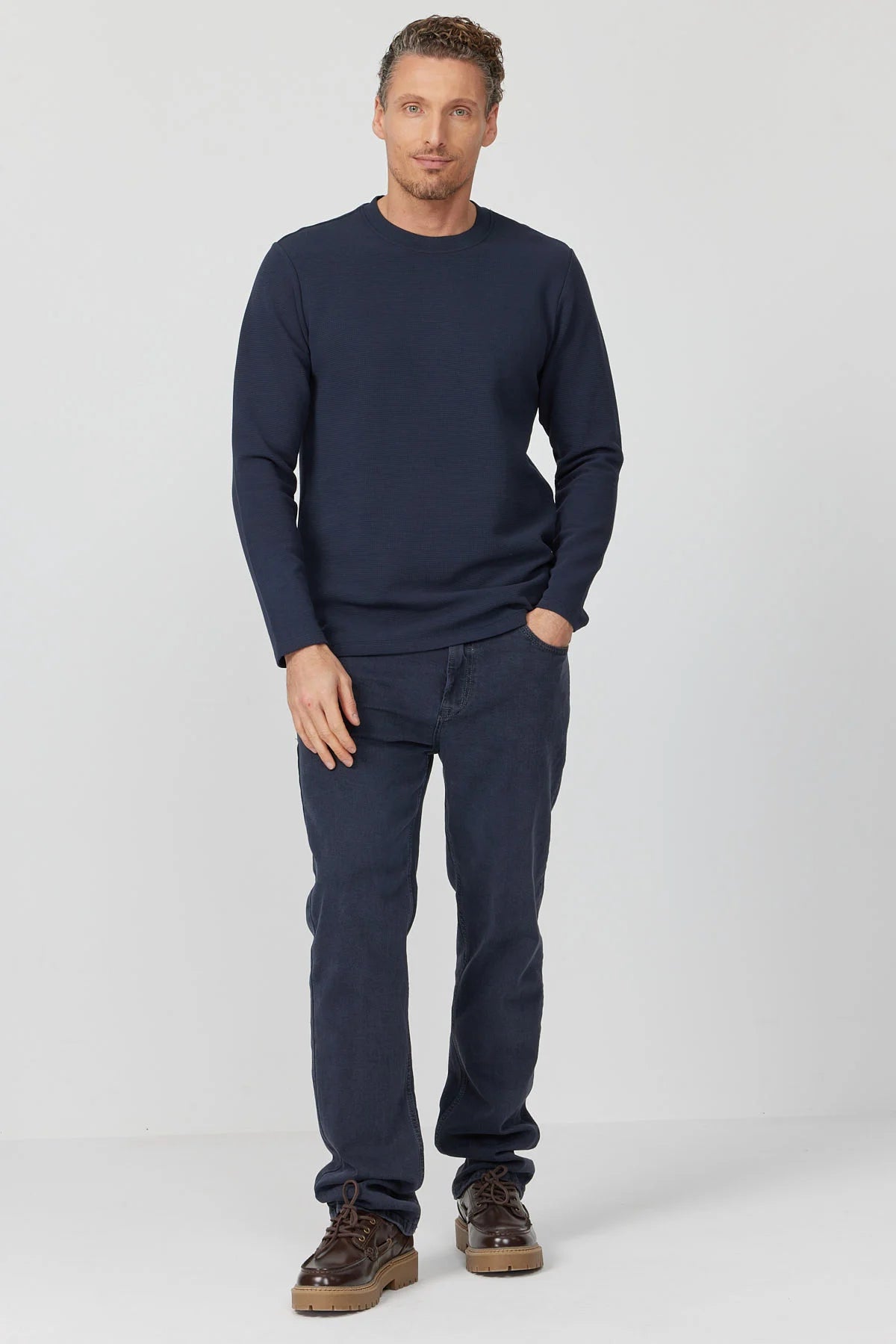 سویتشێرتێکی بنەڕەتی پیاوان