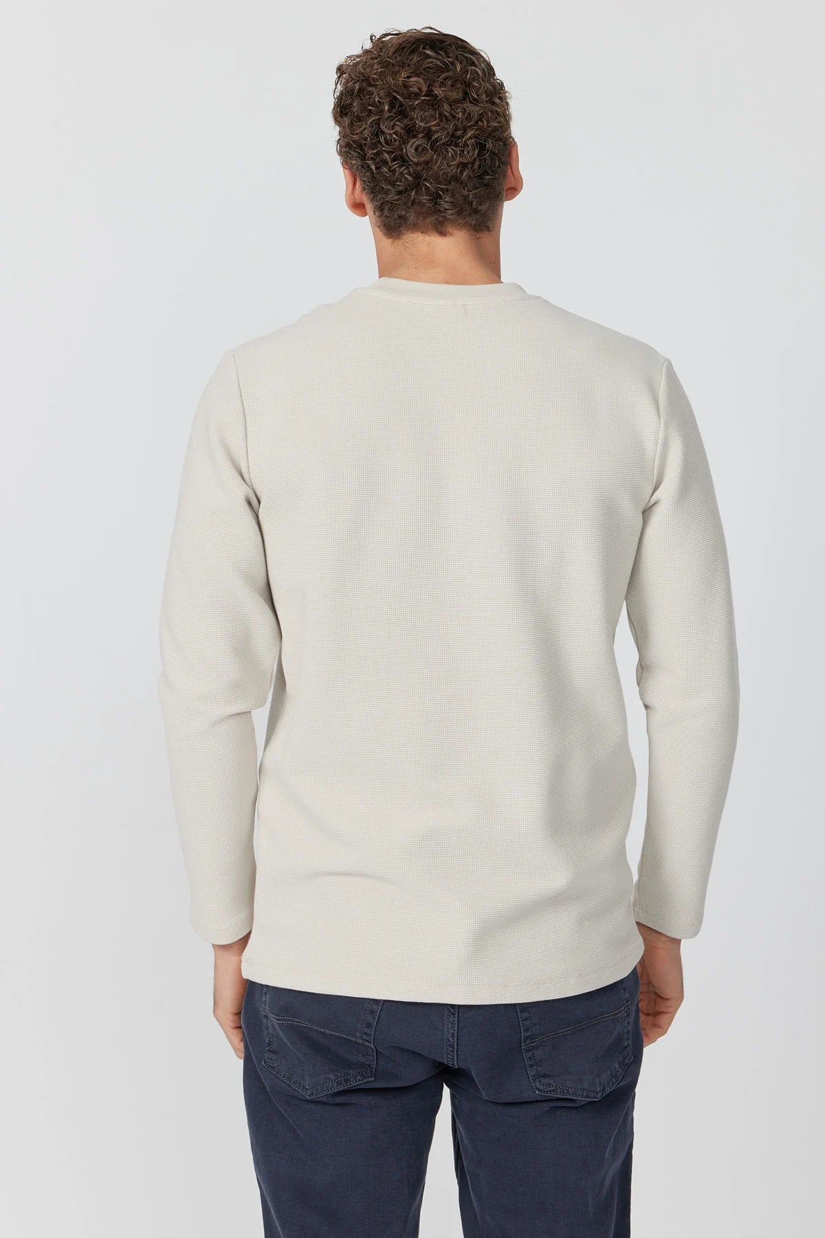 سویتشێرتێکی بنەڕەتی پیاوان