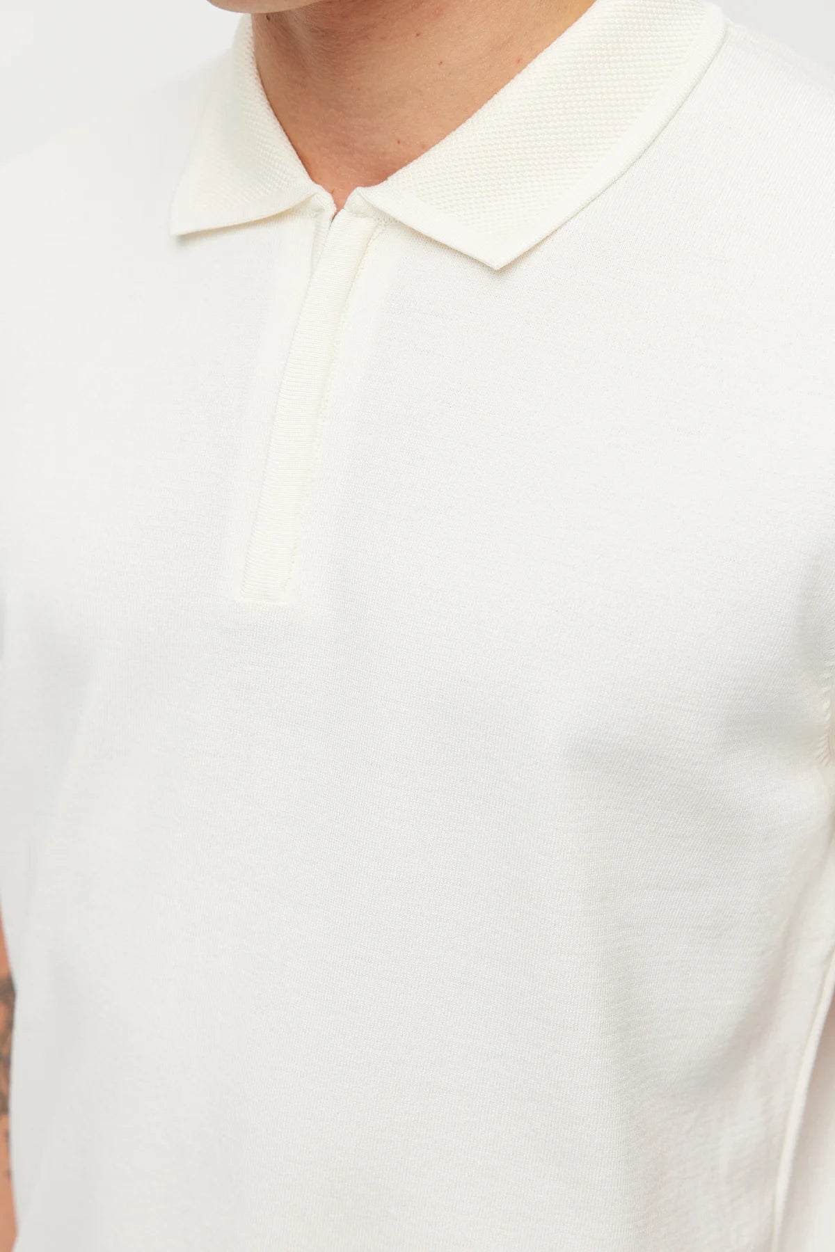 Men's Knitted T-shirt with Concealed Zip Collar