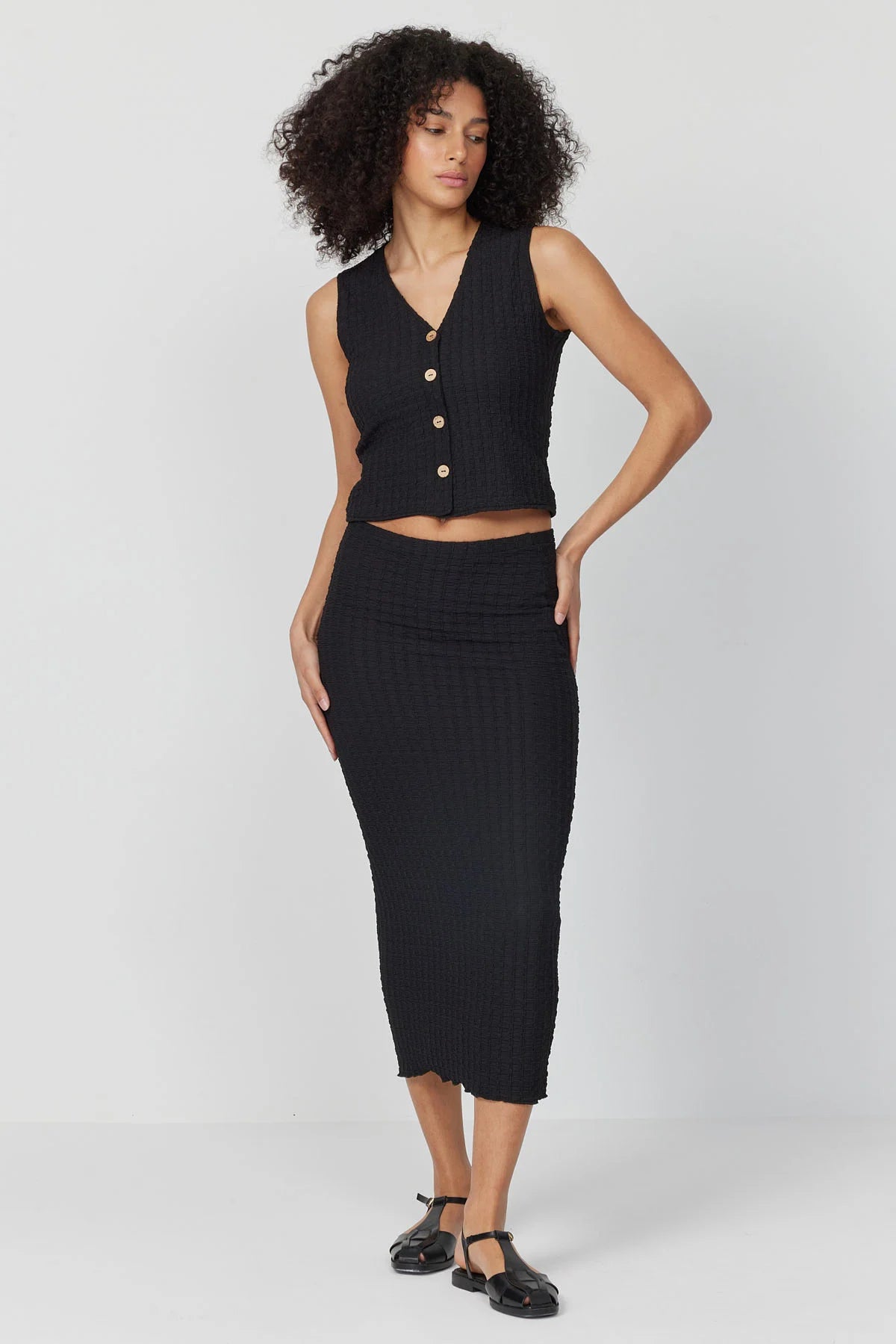 تەنوورەی ڕەنگاوڕەنگی ئافرەتان