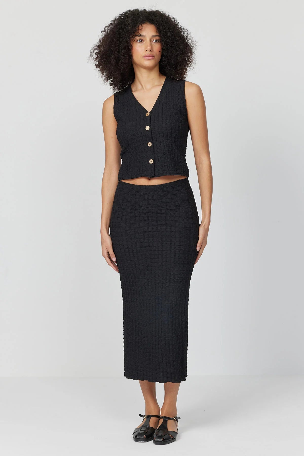 تەنوورەی ڕەنگاوڕەنگی ئافرەتان