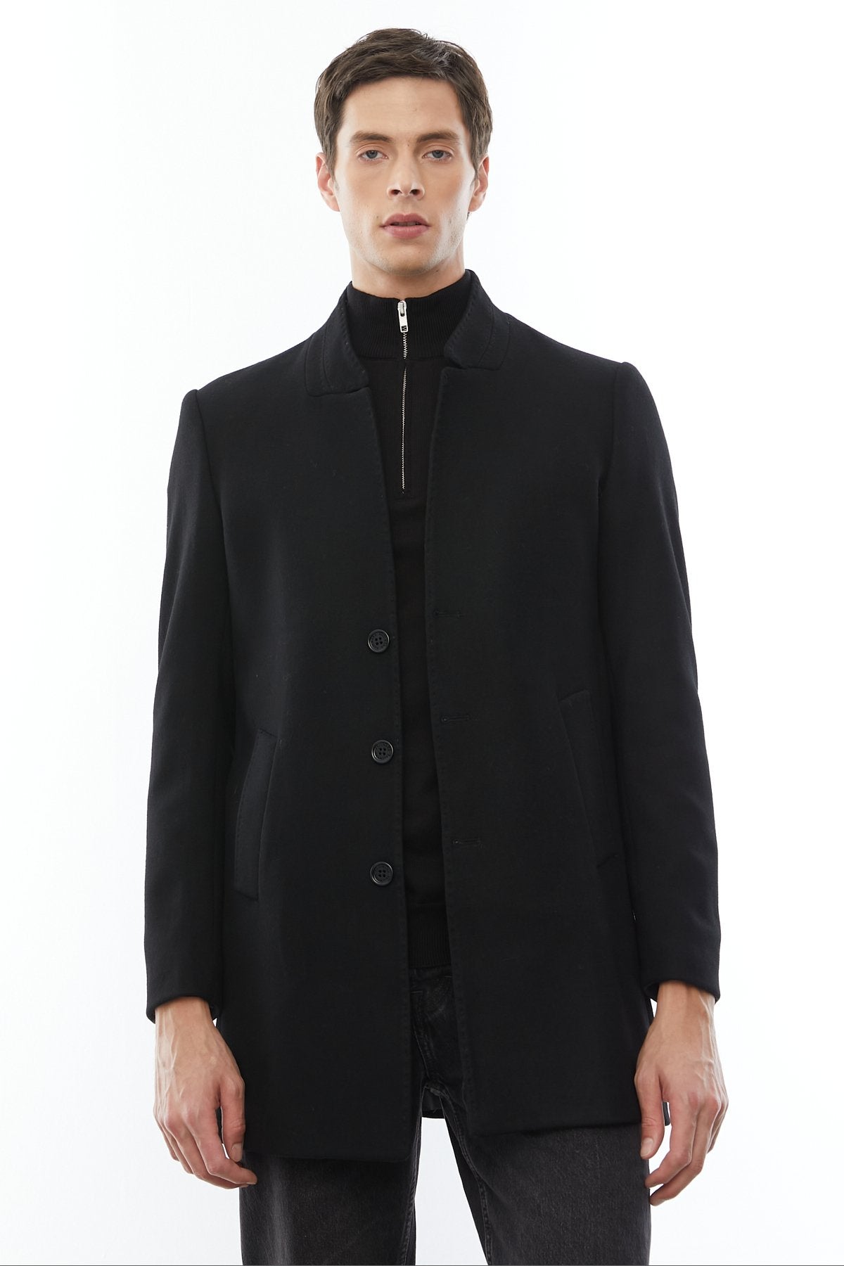 Men's Classic Cut Buttoned Coat