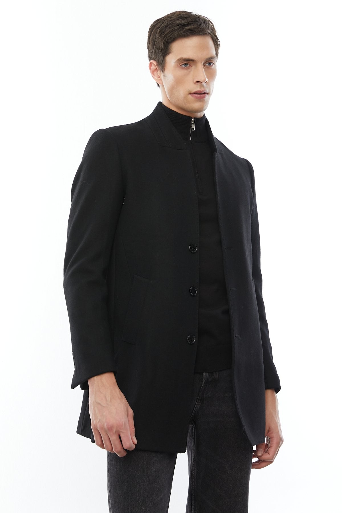 Men's Classic Cut Buttoned Coat