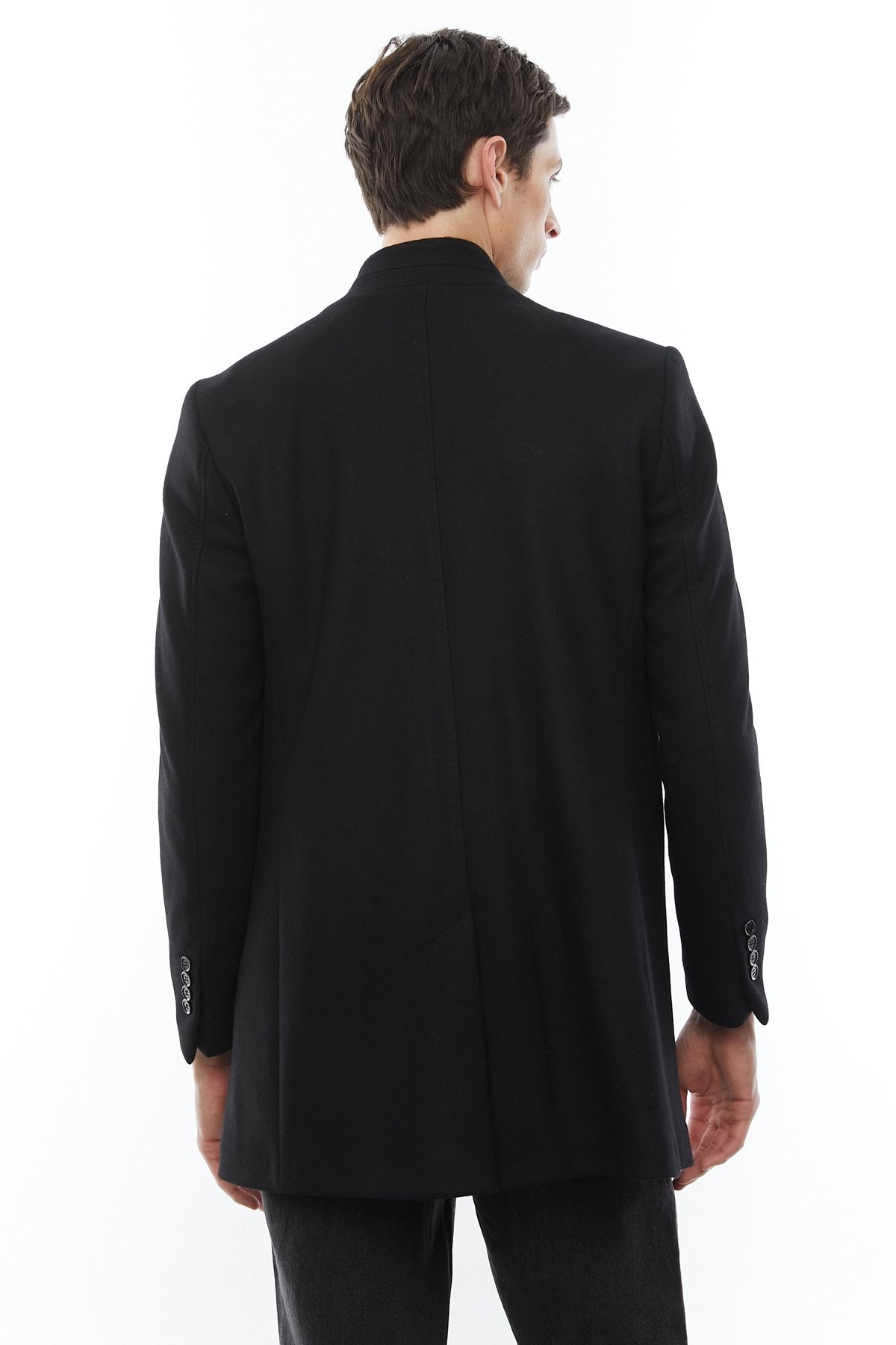 Men's Classic Cut Buttoned Coat