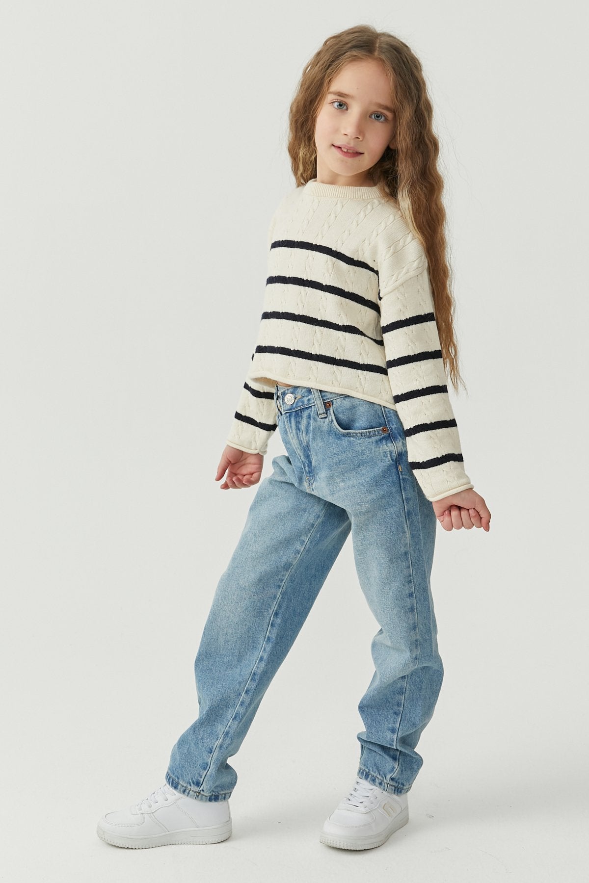 Girl's Crew Neck Short Knit Sweater