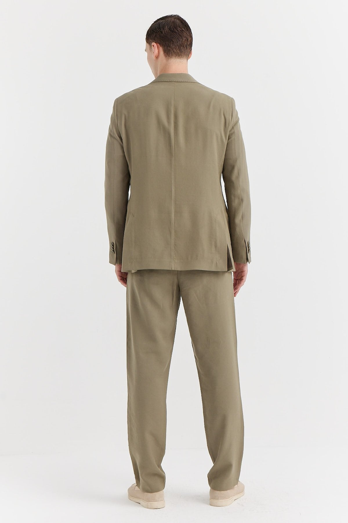 Mono Collar Classic Suit