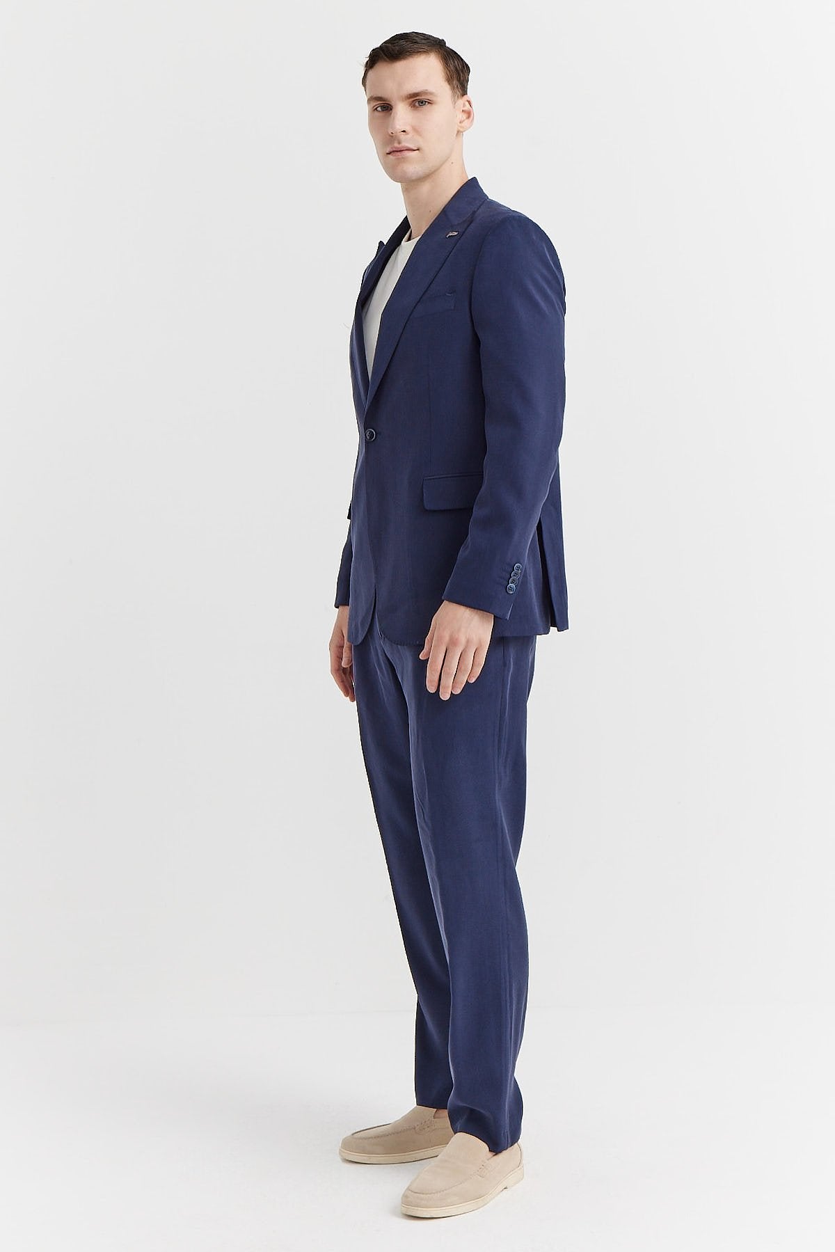 Mono Collar Classic Suit