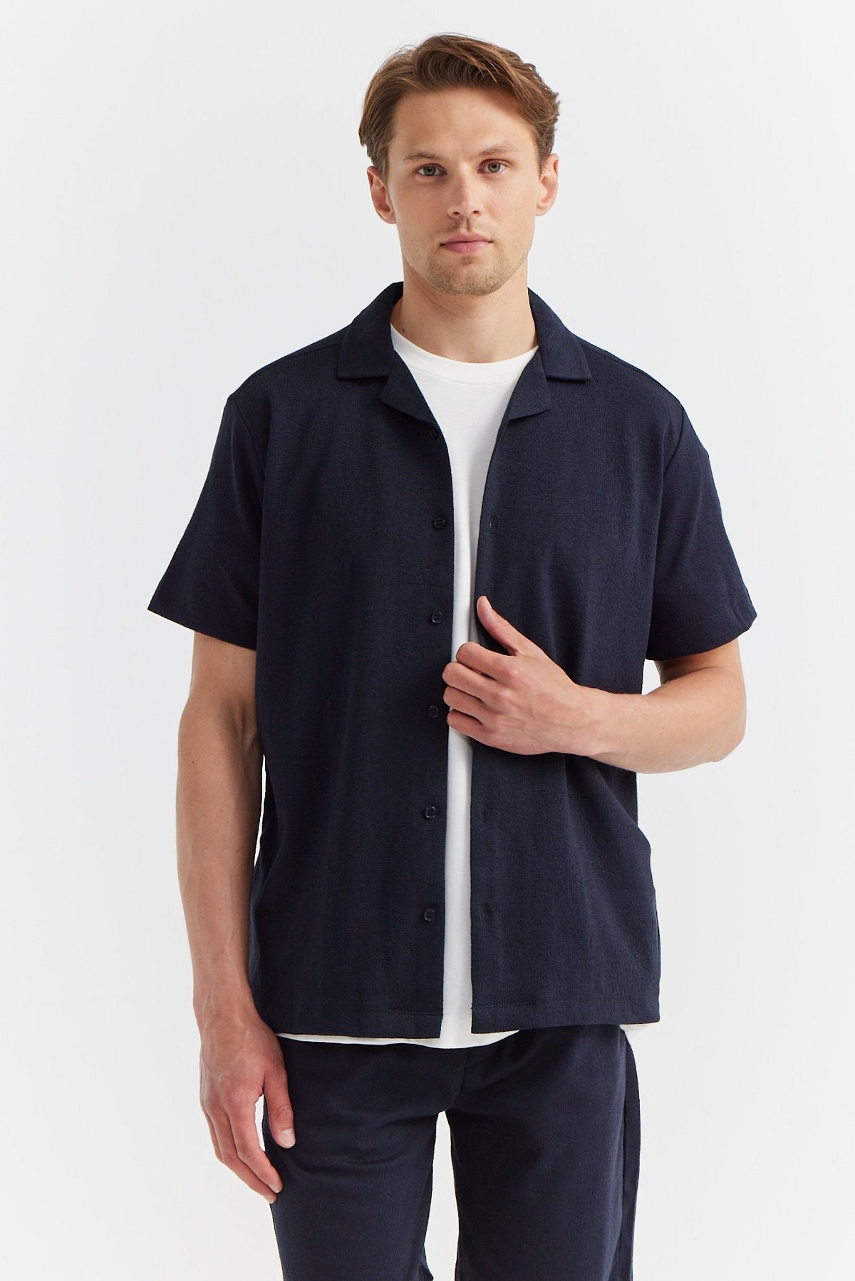 Men's Swallow Collar Textured Shirt