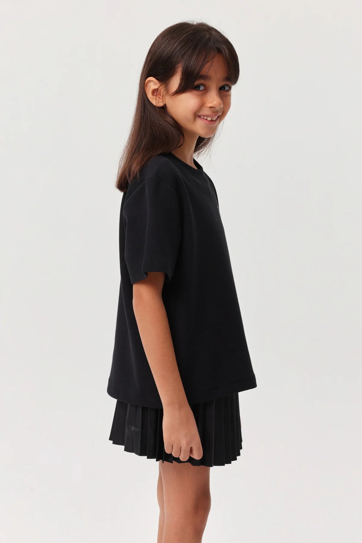 تي شيرت بناتي مزخرف بتفاصيل