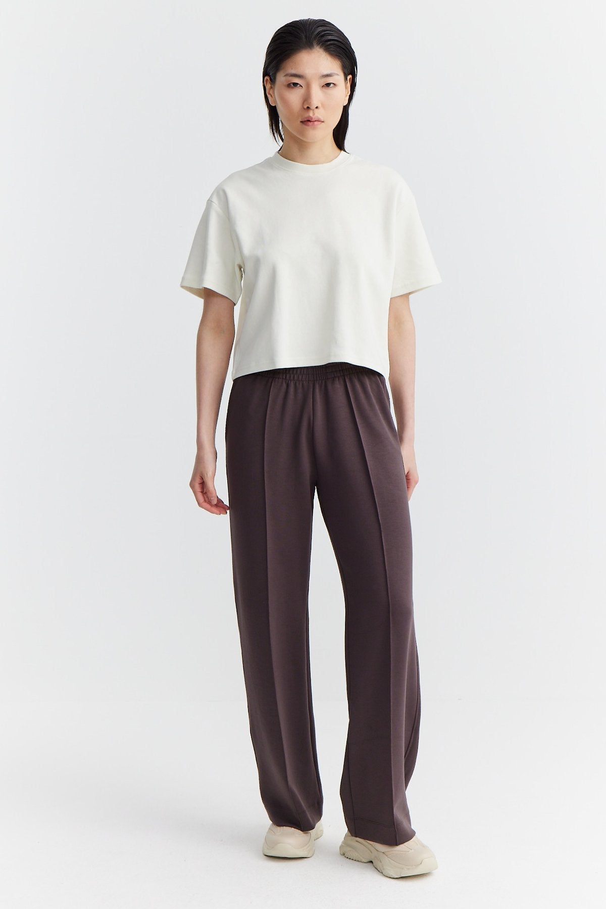 شورت رياضي نسائي بخياطة أمامية