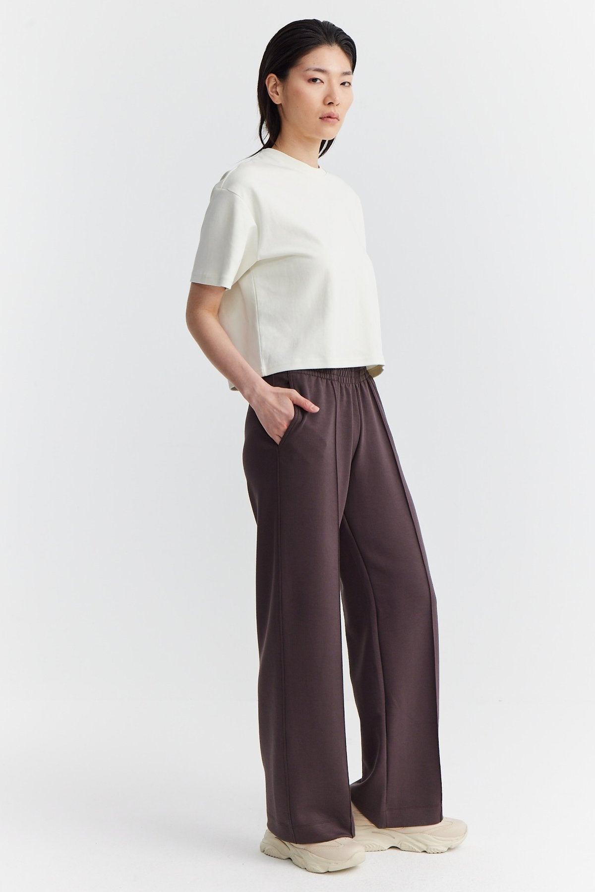 شورت رياضي نسائي بخياطة أمامية