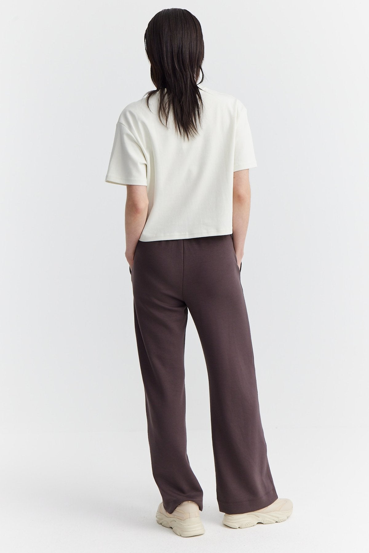 شورت رياضي نسائي بخياطة أمامية