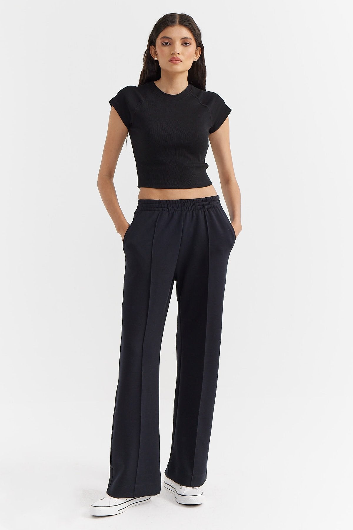 شورت رياضي نسائي بخياطة أمامية