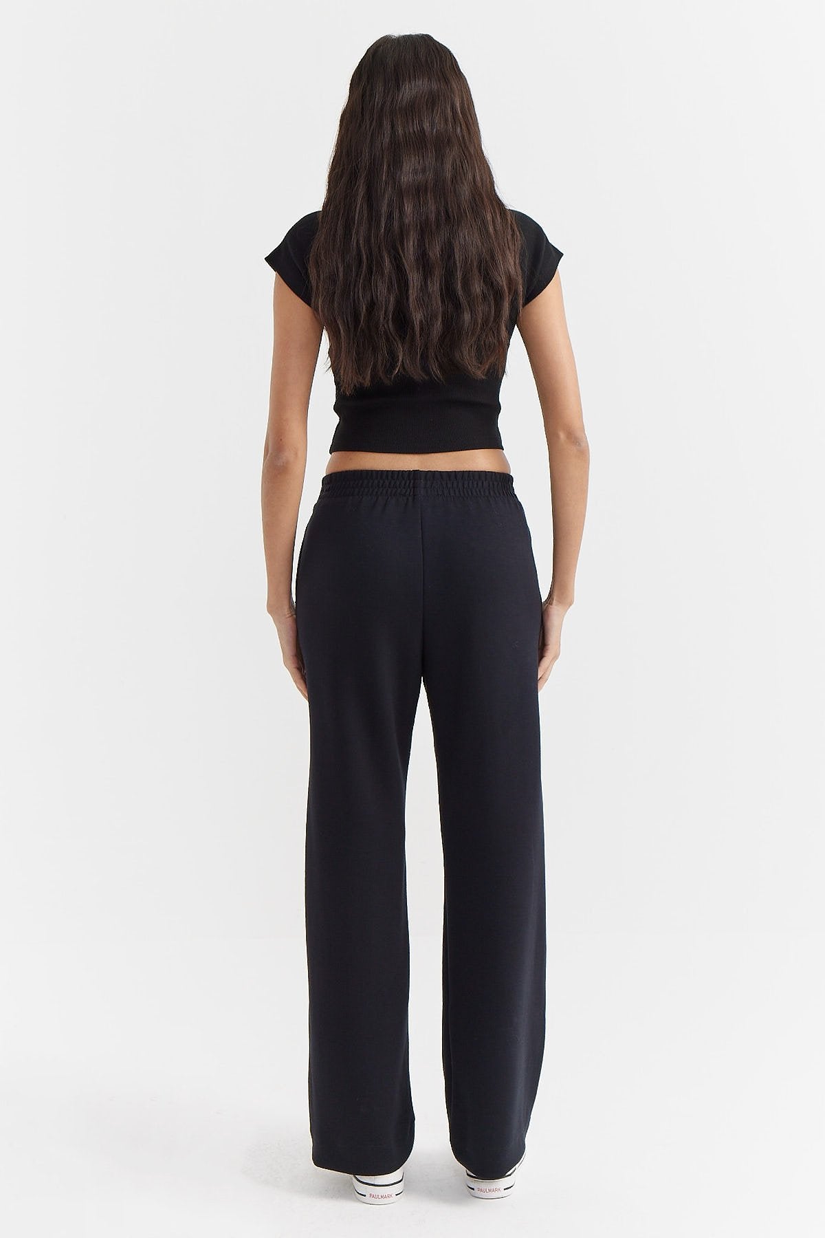 شورت رياضي نسائي بخياطة أمامية