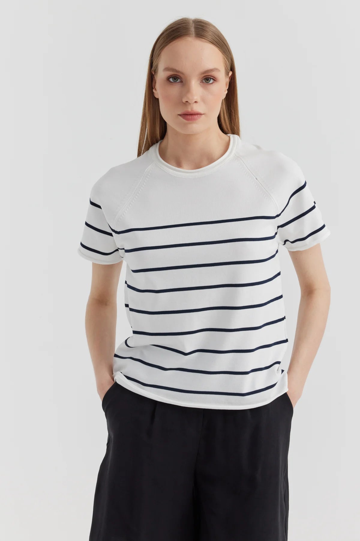 Kadın Sosis Yaka Çizgili Kısa Kollu Triko T-shirt