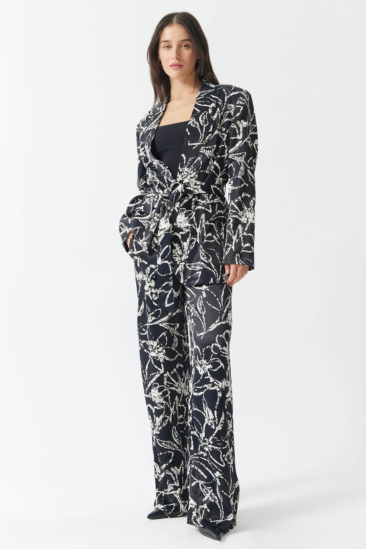 پانتۆڵی بە نەخشی سەتن بۆ ئافرەتان