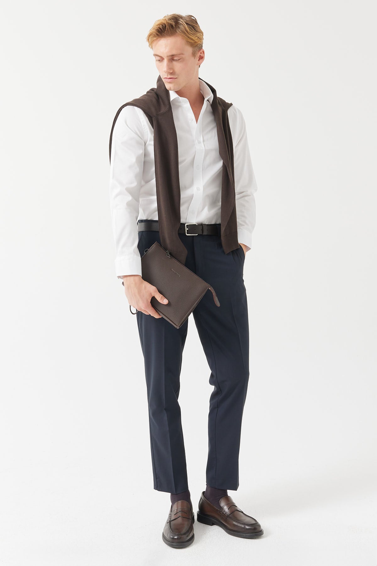 بنطلون من القماش الكلاسيكي