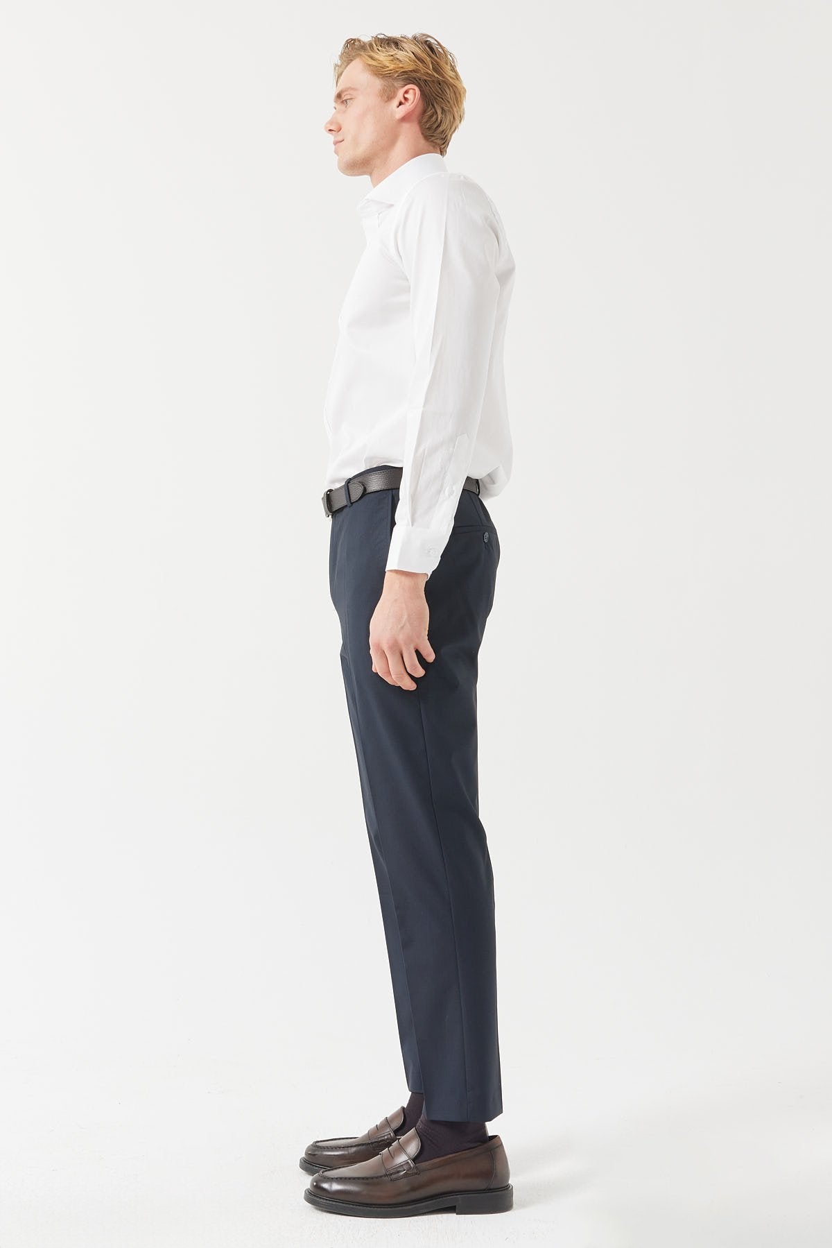 بنطلون من القماش الكلاسيكي