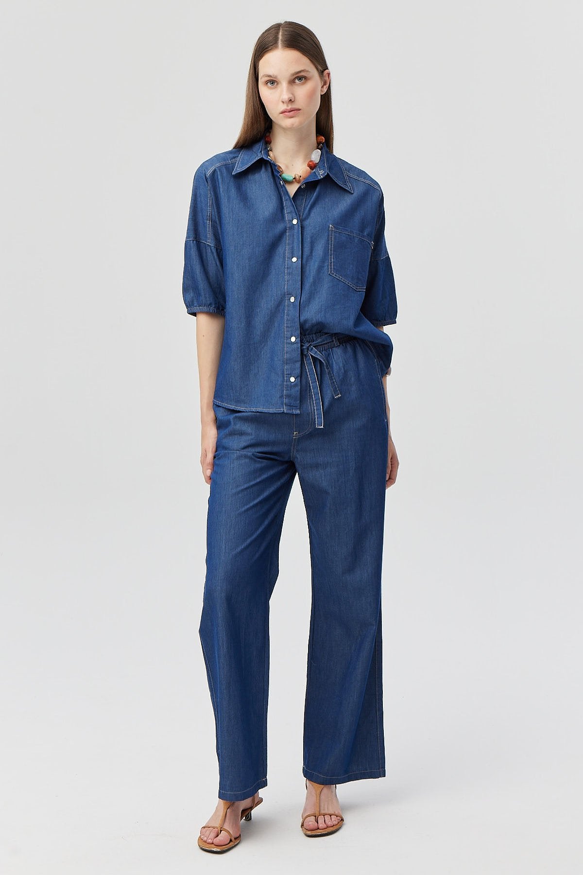 Women's Elastic Waist Jeans with Pockets
