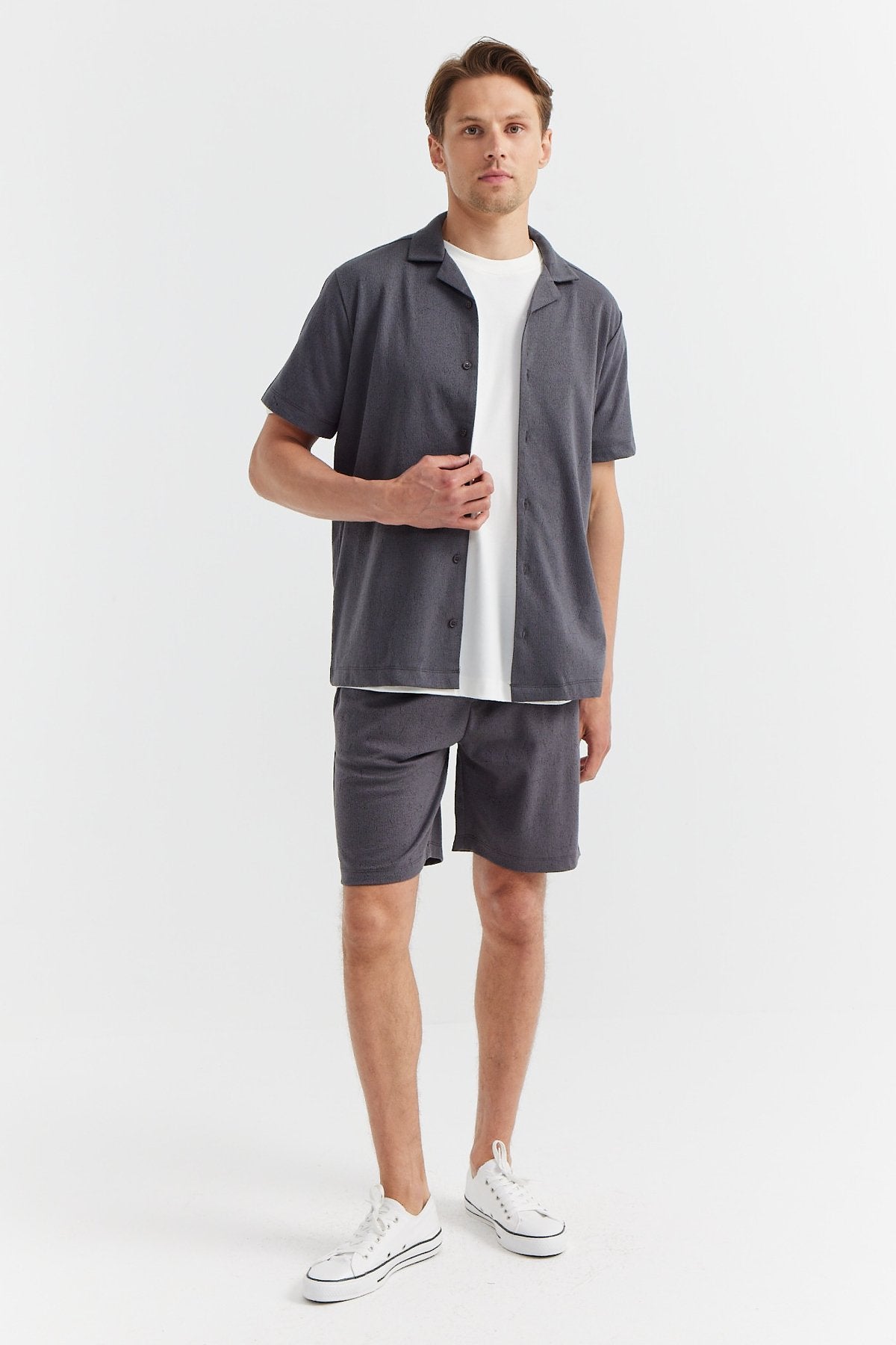Men's Textured Tie-Waist Shorts