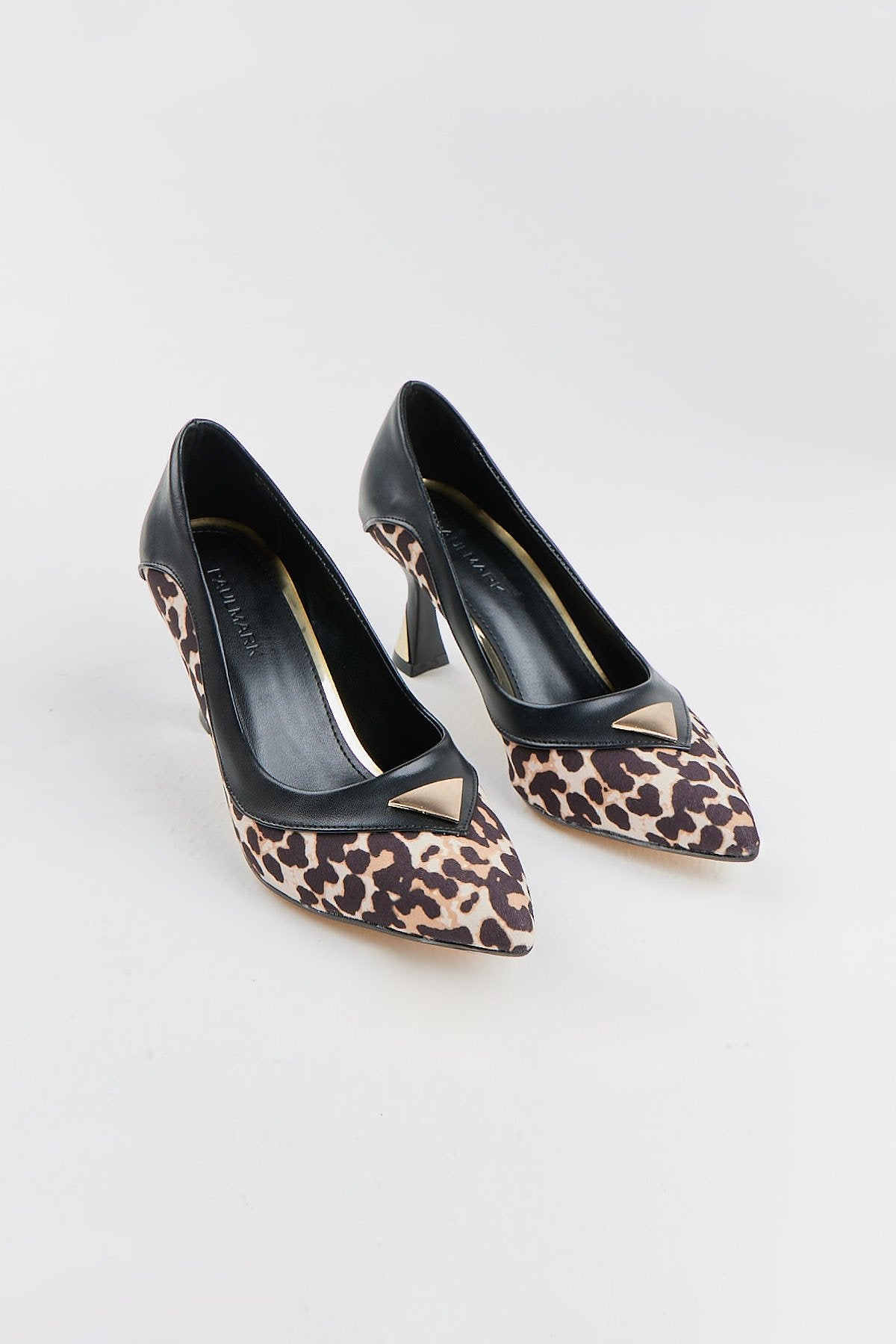 أحذية الكعب العالي النسائية