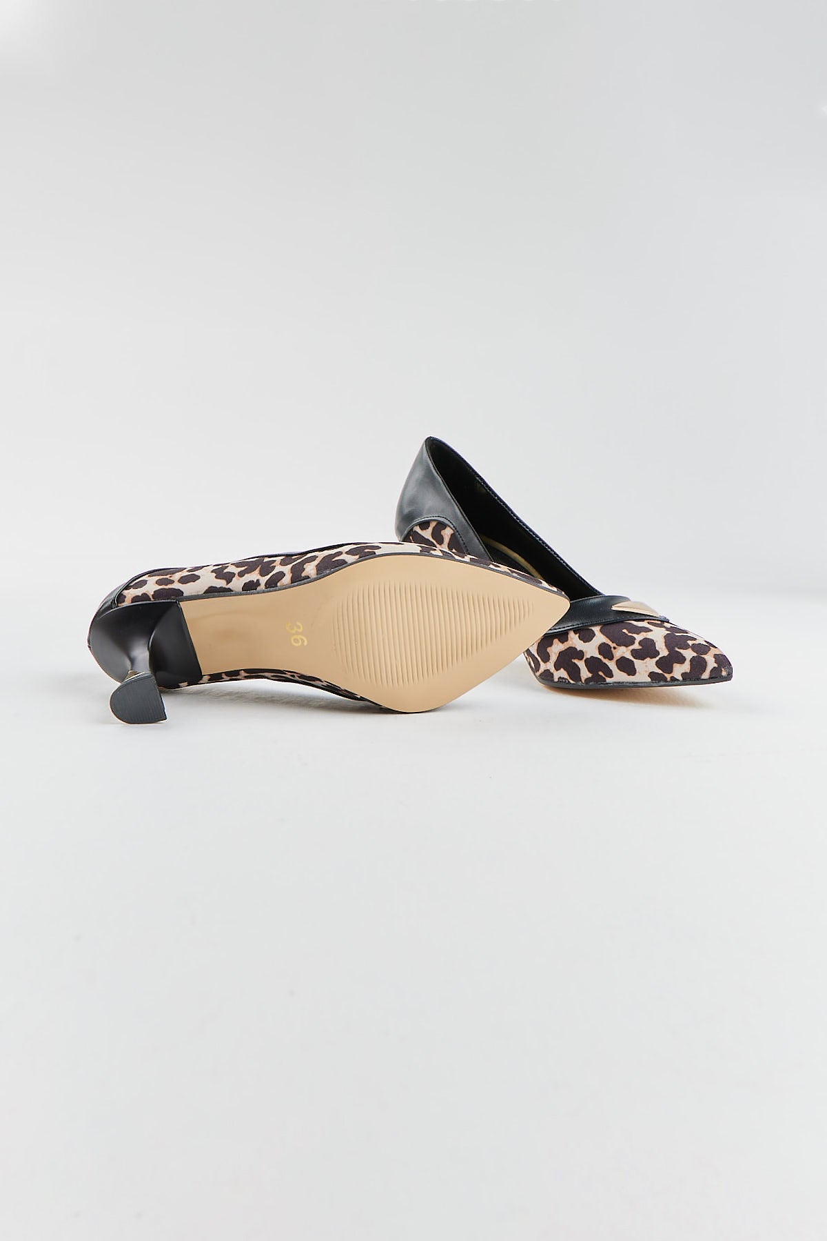 أحذية الكعب العالي النسائية