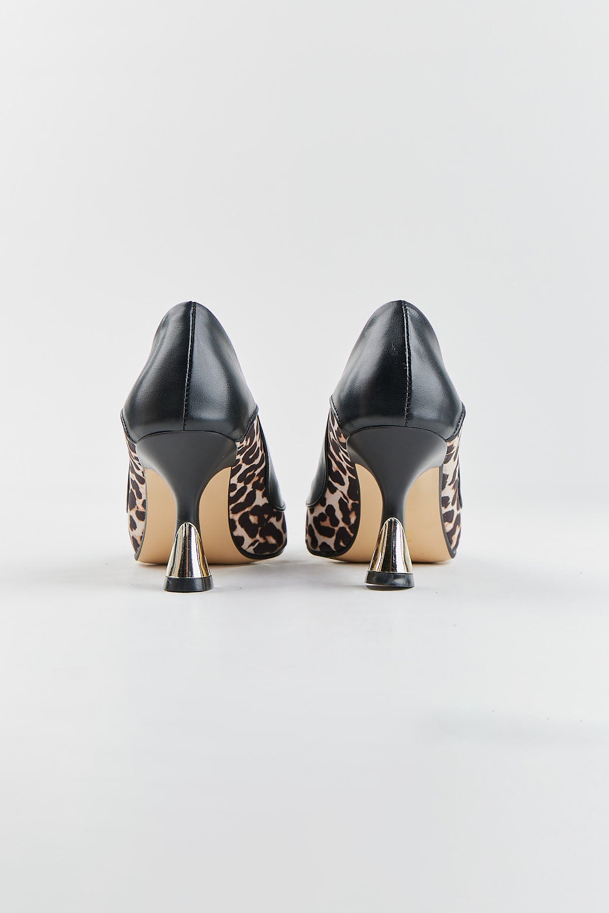 أحذية الكعب العالي النسائية