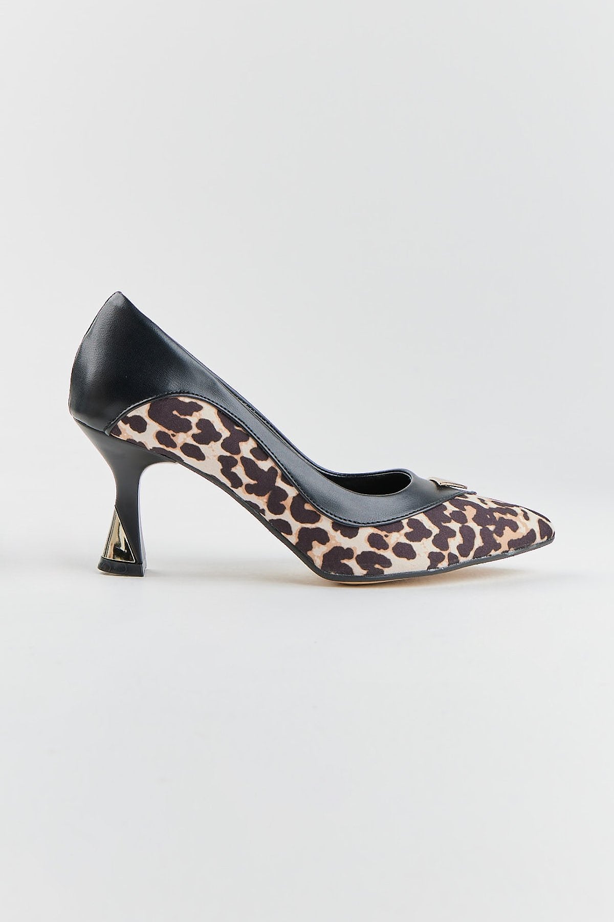 أحذية الكعب العالي النسائية