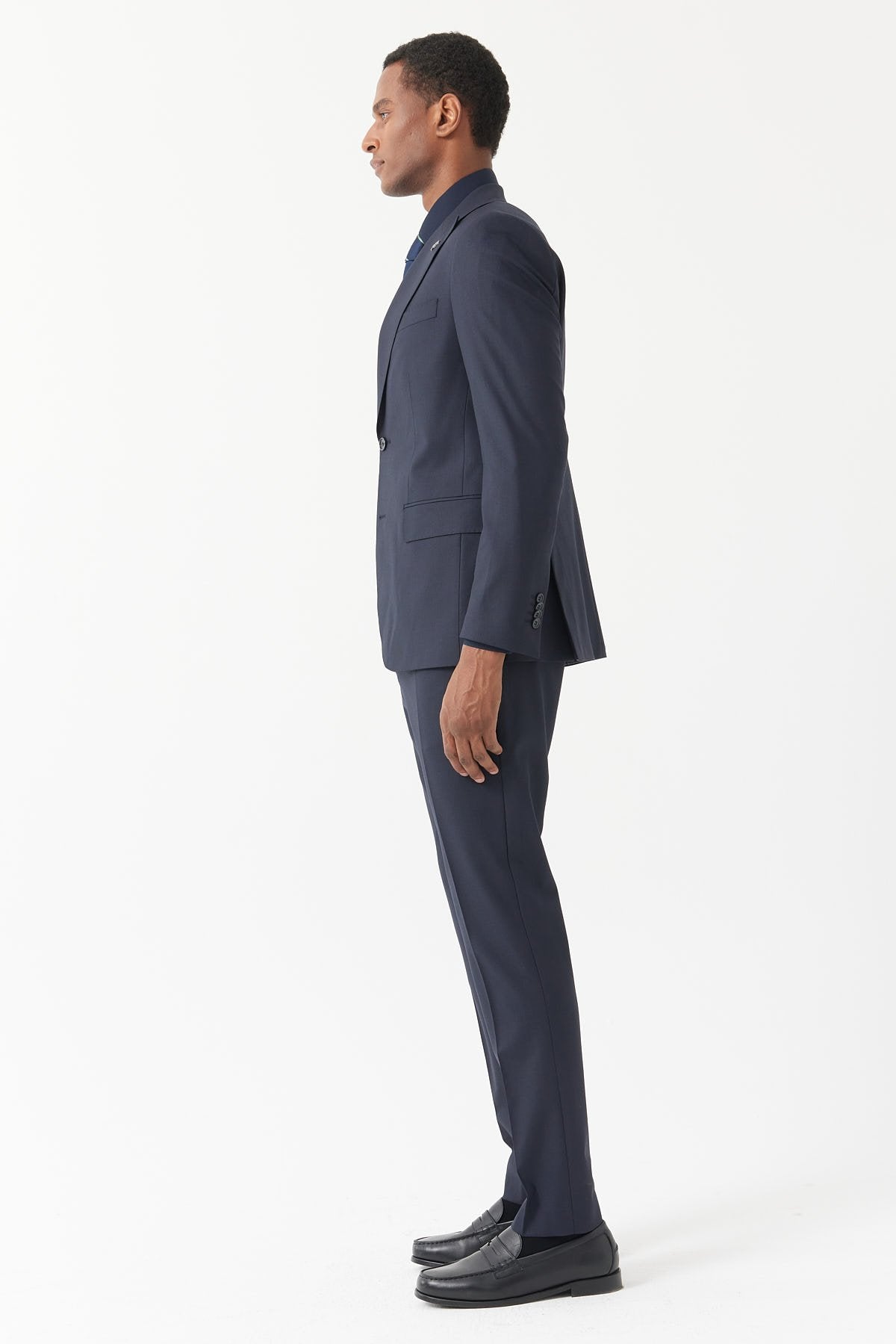 بدلة رجالية بياقة السنونو