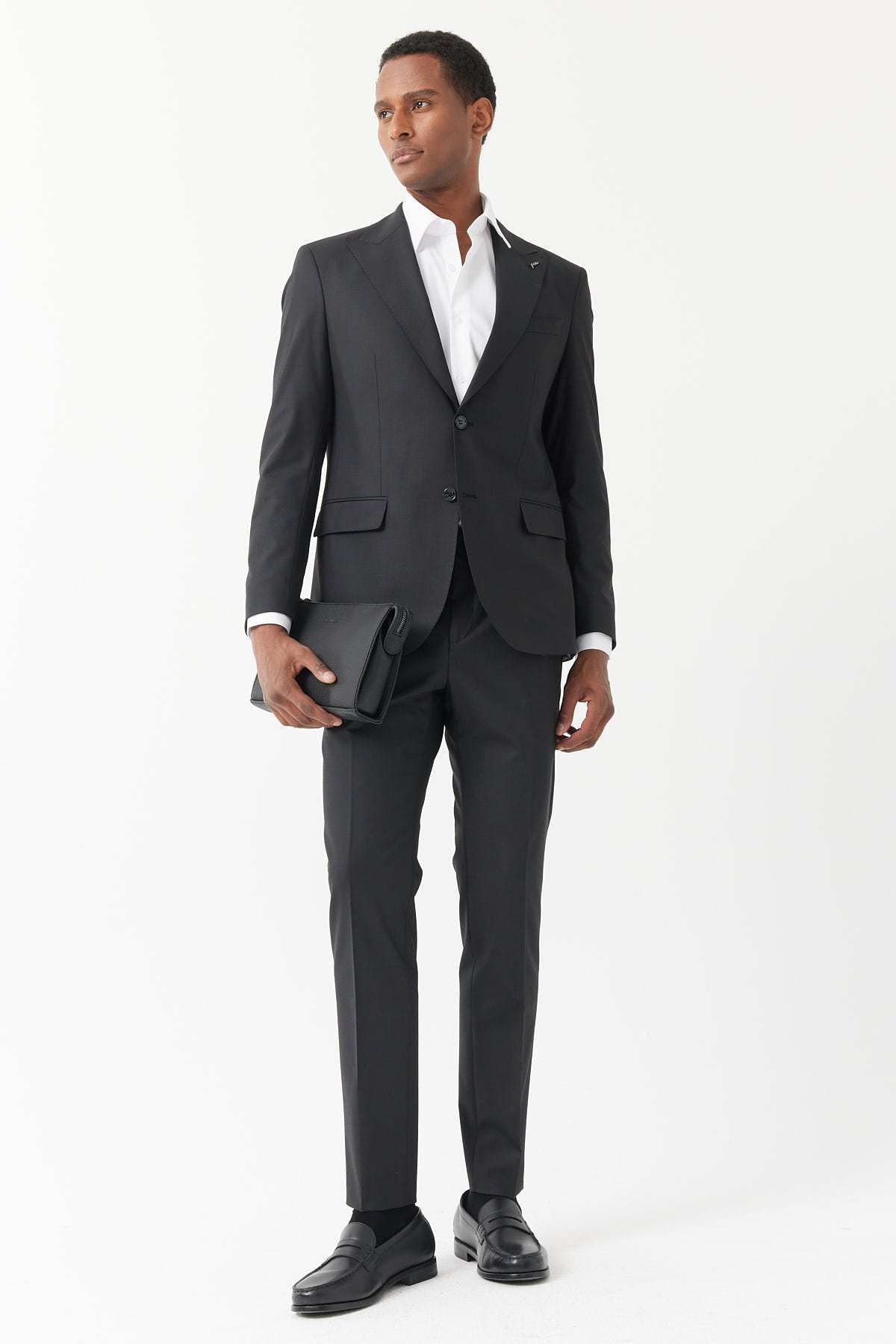 بدلة رجالية بياقة السنونو