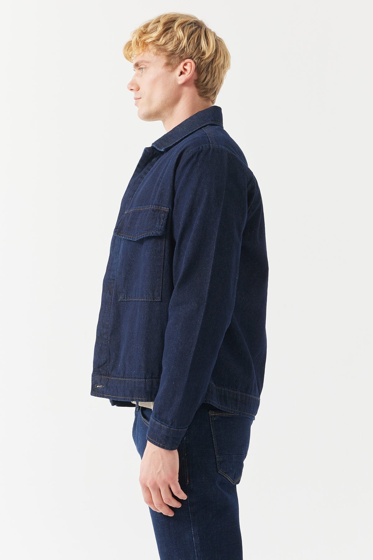 جاكيت جينز رجالي بجيب وجيب خلفي