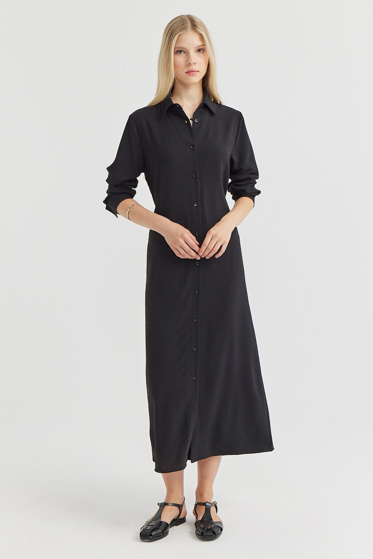 فستان نسائي بأزرار وحزام