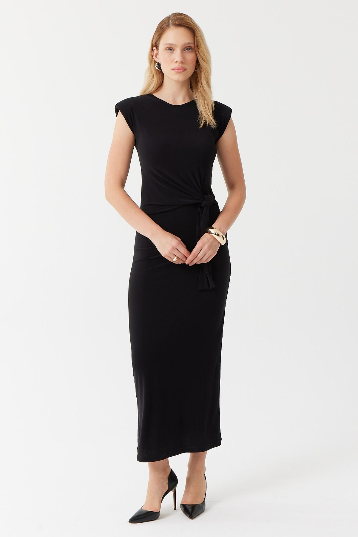 فستان نسائي برباط على الخصر