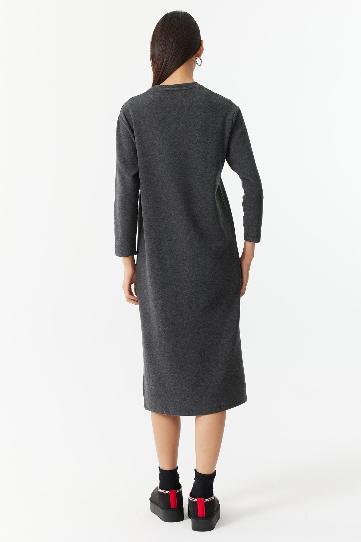 فستان نسائي بتفاصيل خياطة