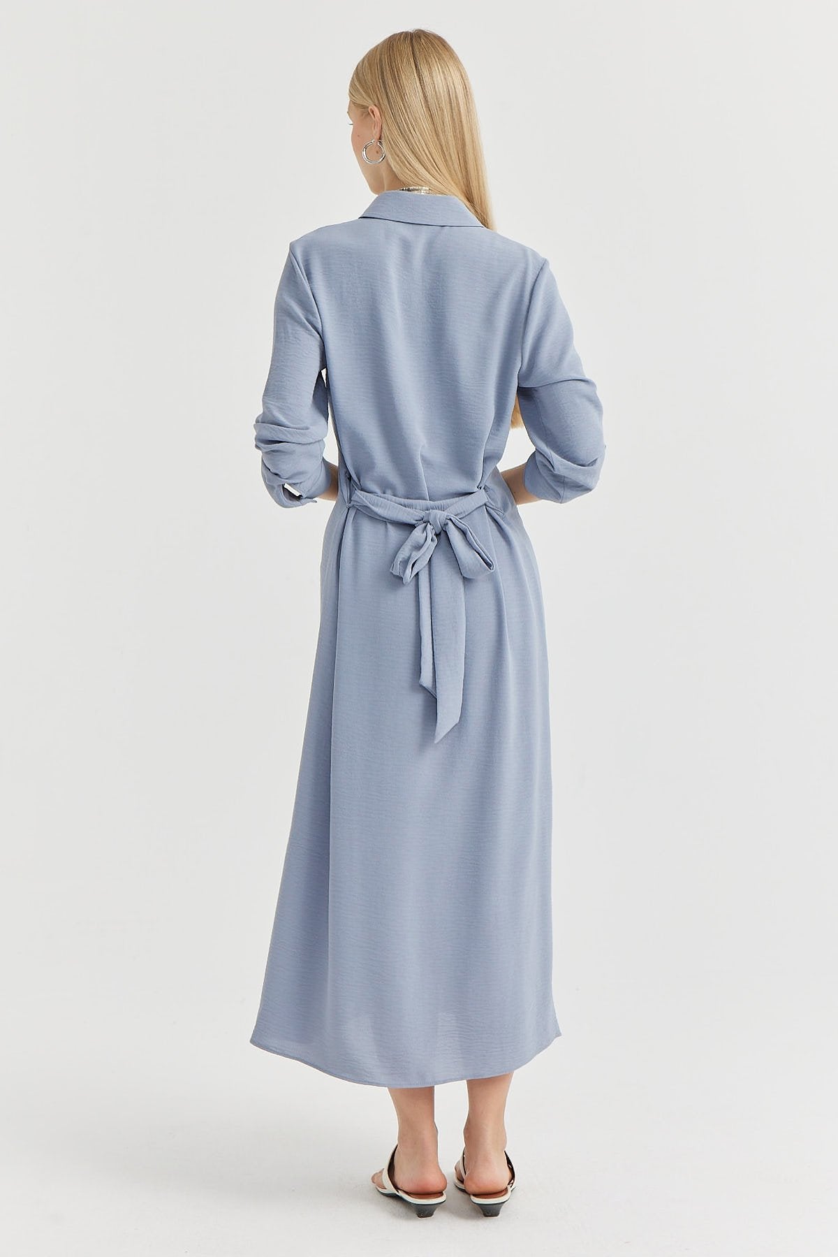 فستان نسائي بأزرار وحزام