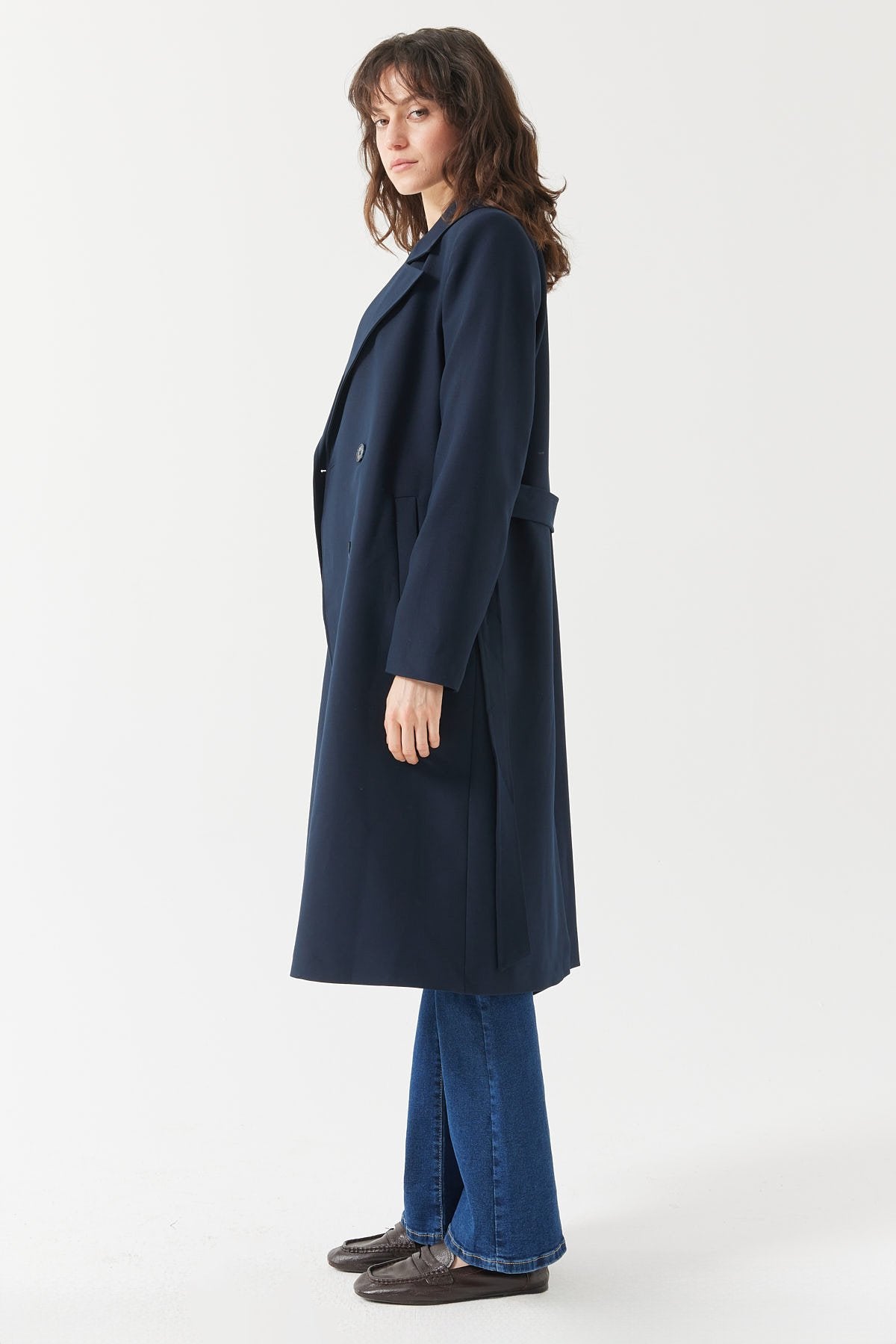 معطف نسائي طويل مزدوج الأزرار 