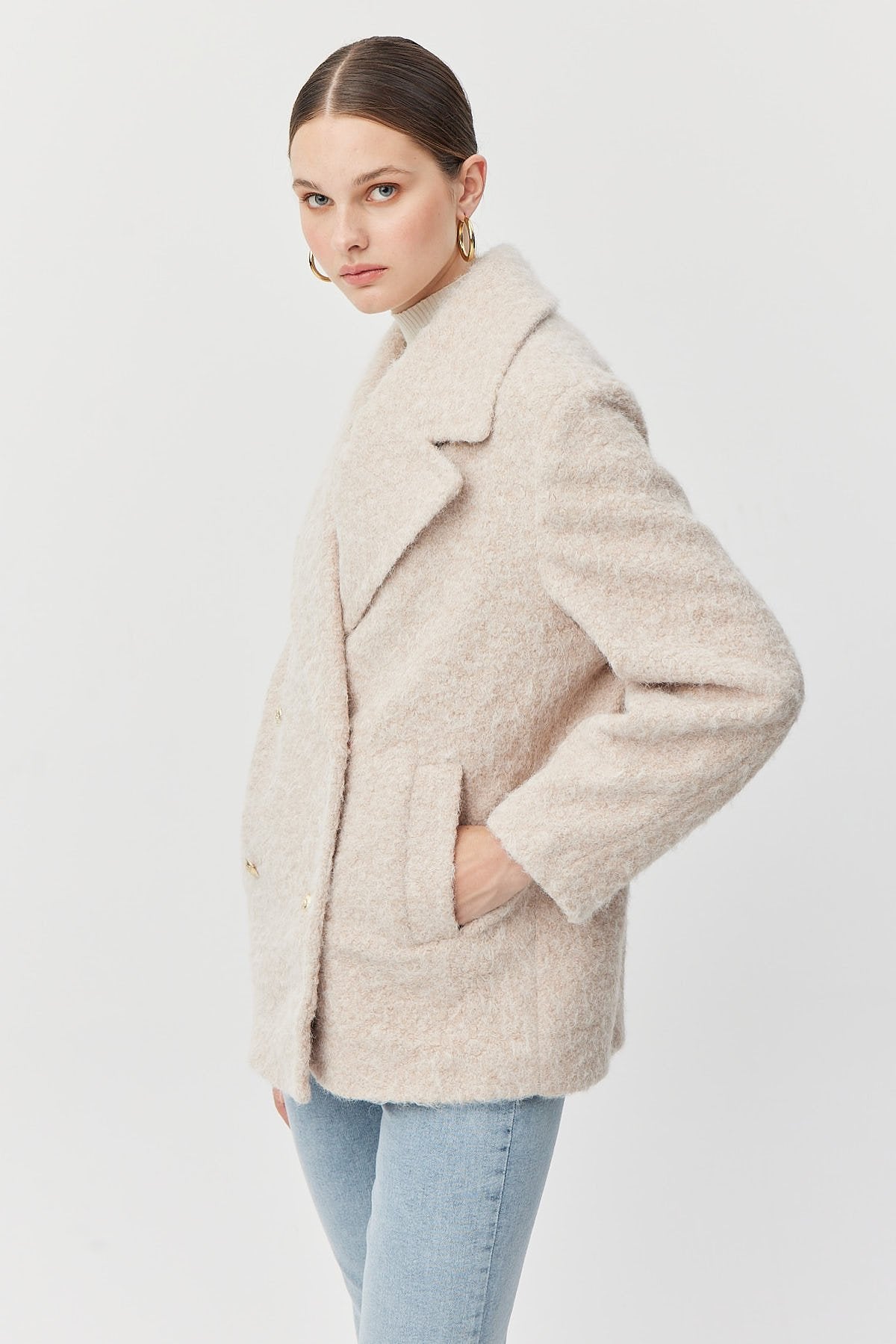 معطف نسائي قصير مزدوج الأزرار 