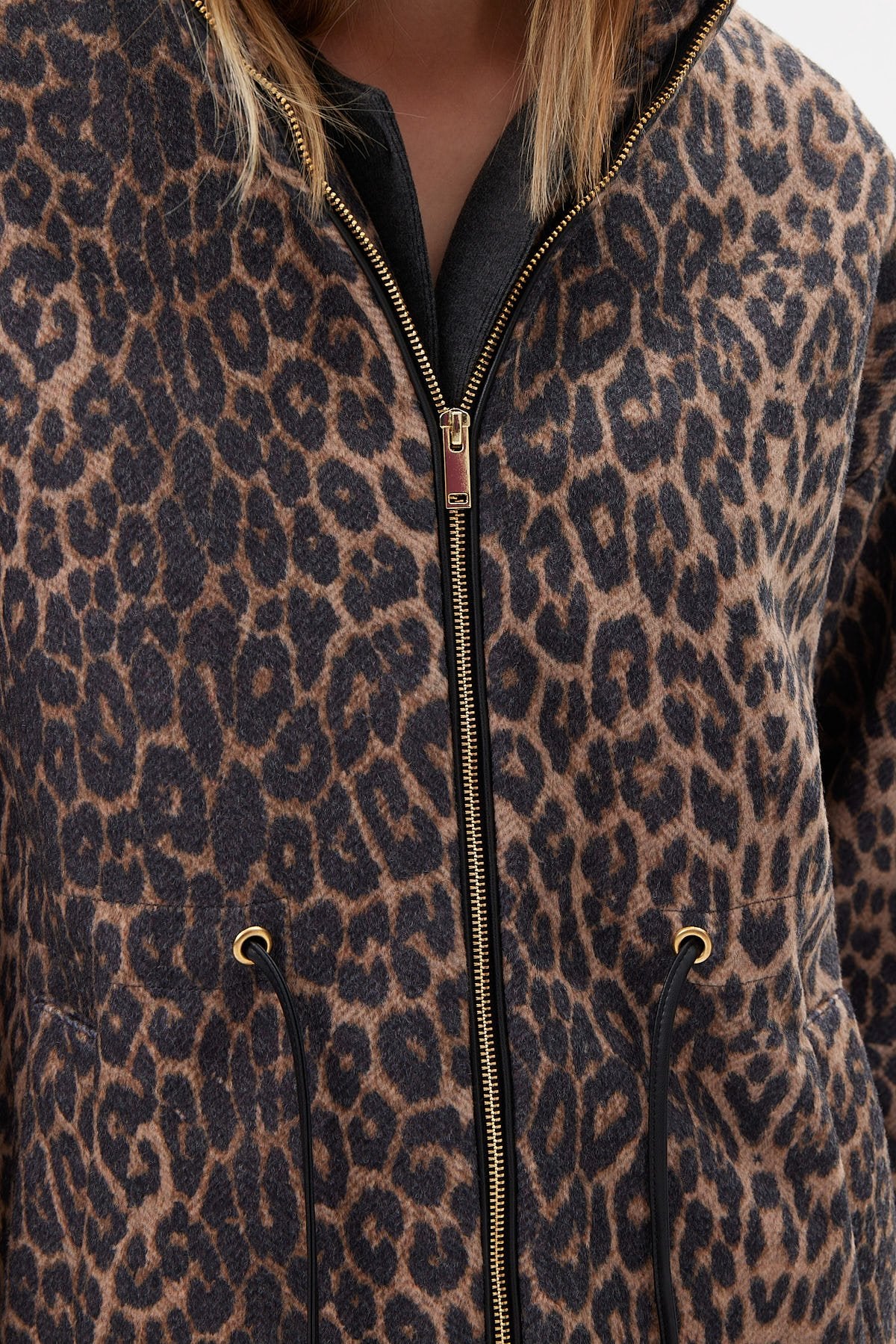 معطف نسائي بطبعة جلد النمر