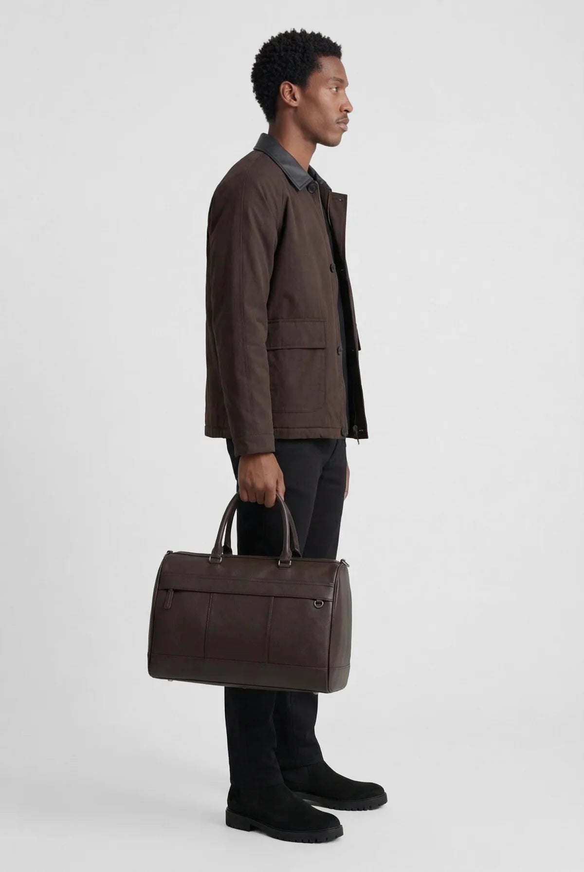 چاکەتی پیاوان بە وردەکاری گۆچانی چەرم