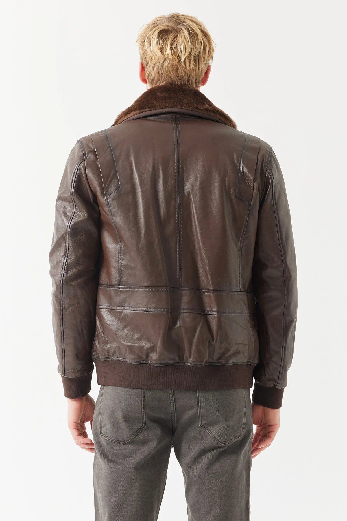 معطف جلدي رجالي بتفاصيل و ياقة عادية 