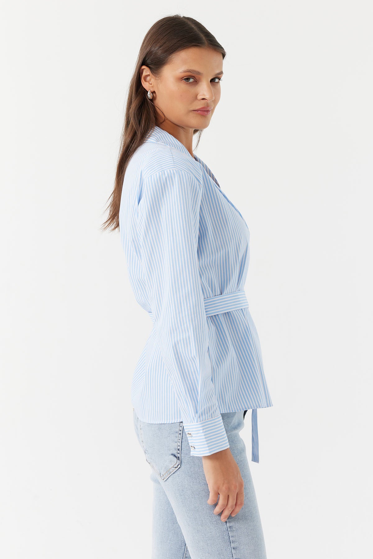 قميص نسائي مخطط سميك مع حزام بإبزيم