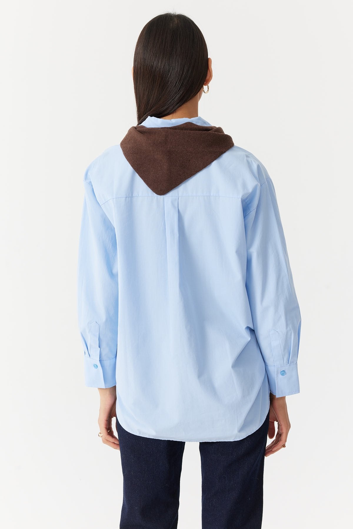 قميص نسائي بنصف أزرار أمامية 