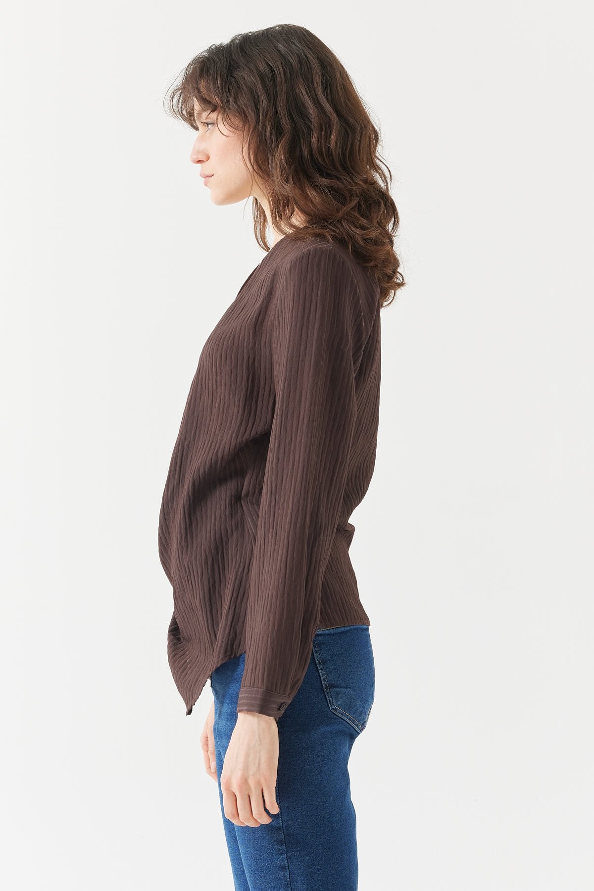 بلوزة نسائية مربوطة ملفوفة