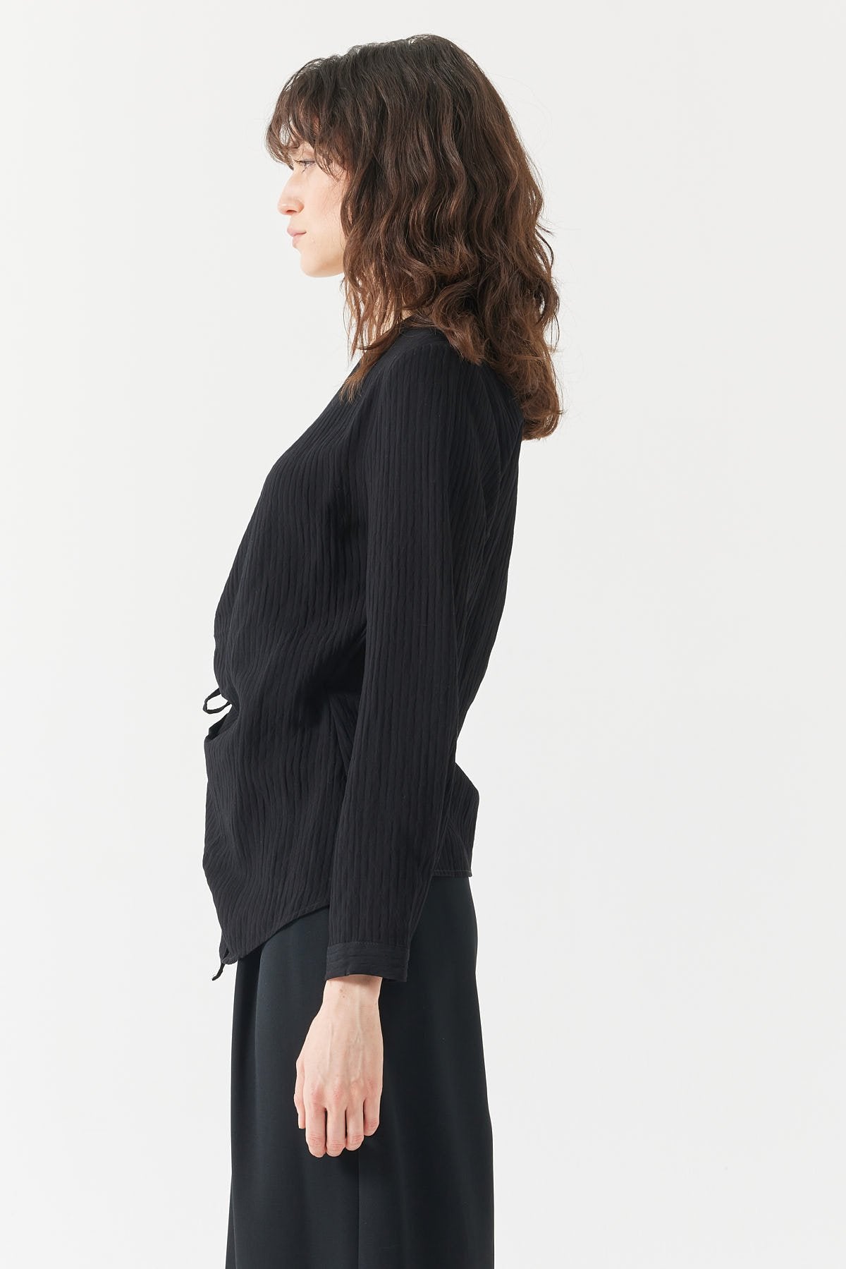 بلوزة نسائية مربوطة ملفوفة