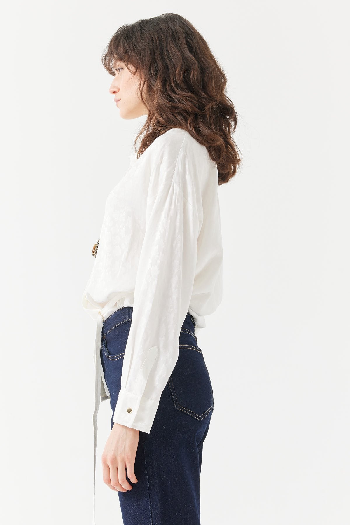 قميص نسائي منقوش بحزام